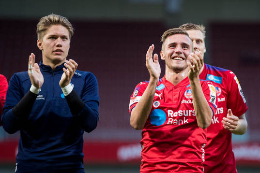 Helsingborgs målvakt Kalle Joelsson och Casper Seger jublar