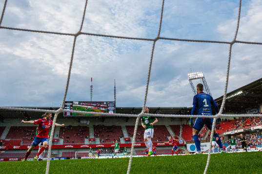 Helsingborgs Andri Runar Bjarnason jublar samtidigt som