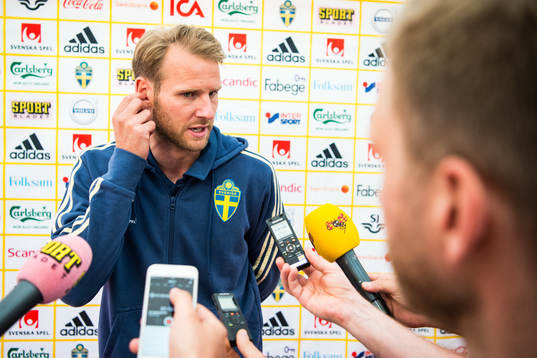 Ola Toivonen i mixed zone