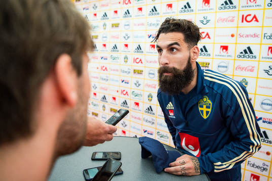 Jimmy Durmaz i mixed zone