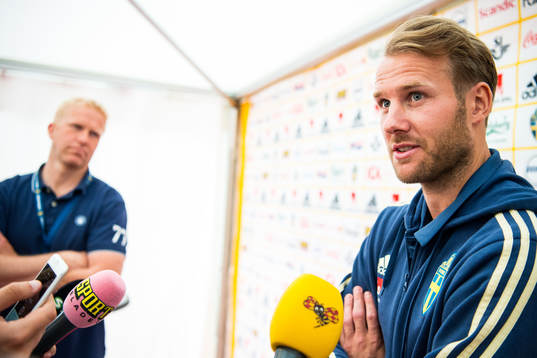 Ola Toivonen i mixed zone