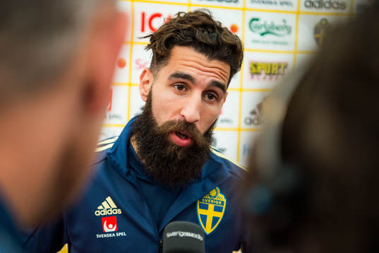 Jimmy Durmaz i mixed zone