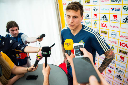 Victor Nilsson Lindelöf i mixed zone