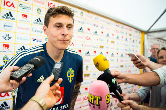 Victor Nilsson Lindelöf i mixed zone