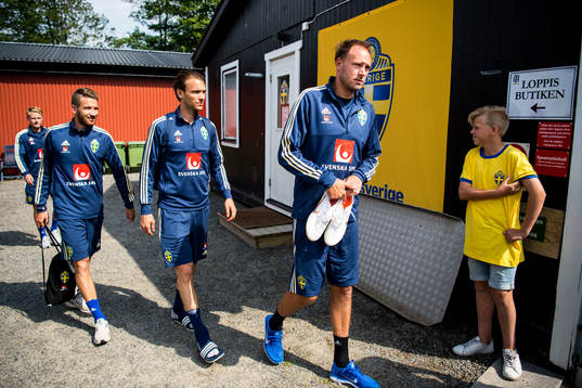 Albin Ekdal grinar illa