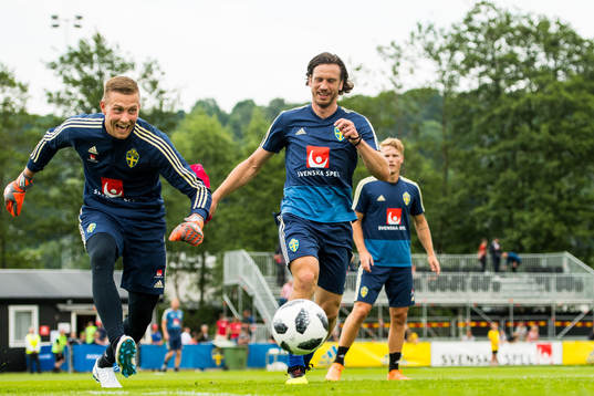 Målvakt Karl-Johan Johnsson och Gustav Svensson