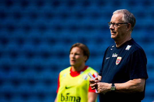Jonas Svensson of Norway and Lars Lagerbäck, head coach of