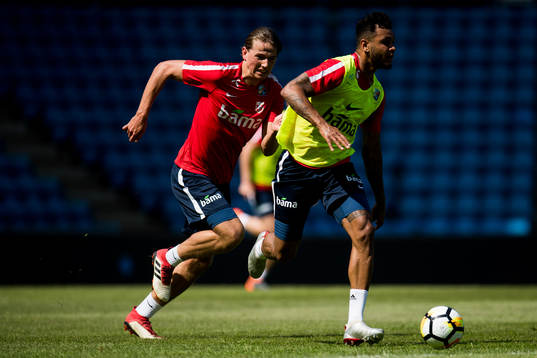 Sander Berge and Joshua King of Norway