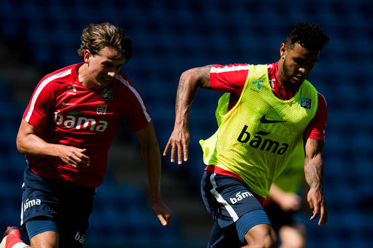 Sander Berge and Joshua King of Norway