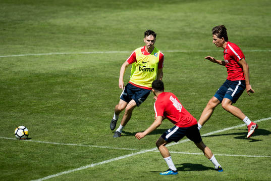 Ole Kristian Selnæs and Sander Berge of Norway