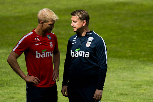 Andreas Hanche-Olsen of Norway and Leif Gunnar Smerud, U21