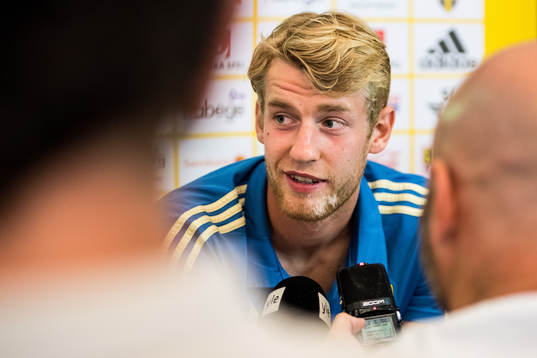 Filip Helander i mixed zone
