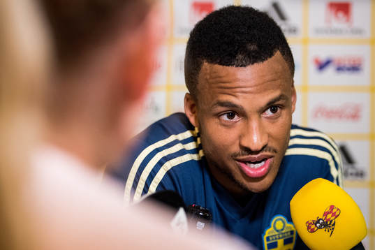 Martin Olsson i mixed zone