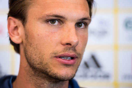 Albin Ekdal grinar illa
