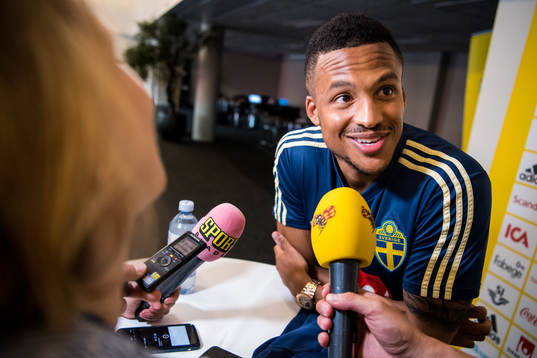 Martin Olsson i mixed zone