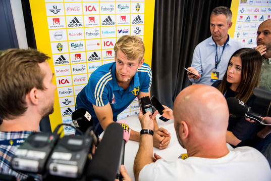 Filip Helander i mixed zone