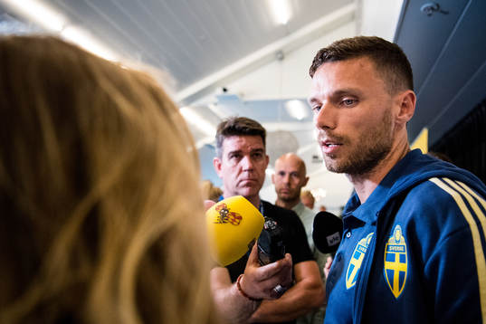 Marcus Berg i mixed zone