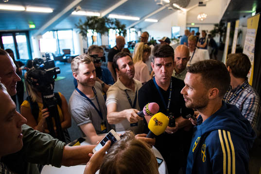 Marcus Berg i mixed zone