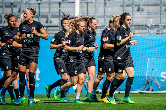 Sanne Troelsgaard Nielsen, Fiona Brown och Edina Filekovic