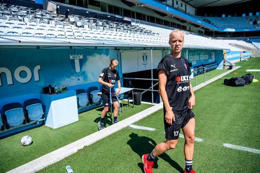 Caroline Seger kommer in på planen
