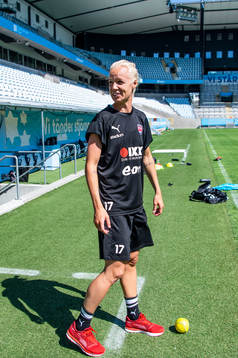 Caroline Seger kommer in på planen
