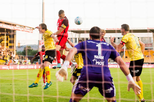 Azar Karadas of Brann scores the 1-1 goal