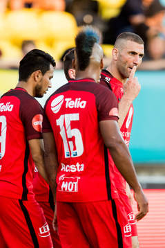 Azar Karadas of Brann celebrates the 1-1 goal with teammates