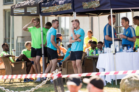 Filip Helander, målvakt Karl-Johan Johnsson och Sebastian