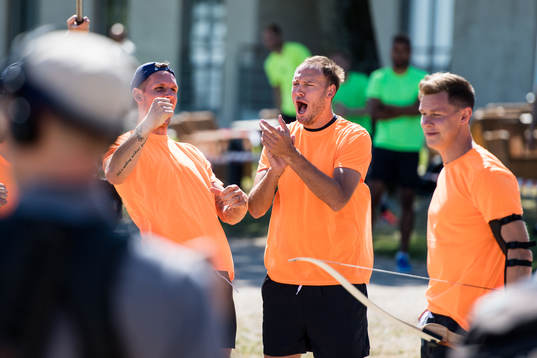 Sveriges målvakt Robin Olsen och Andreas Granqvist jublar