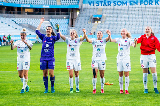 Rosengårds Anja Mittag, målvakt Zecira Musovic, Fiona