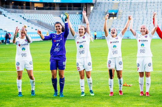 Rosengårds Anja Mittag, målvakt Zecira Musovic, Fiona