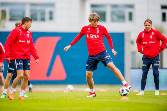 Martin Linnes, Sander Berge and Stefan Johansen of Norway