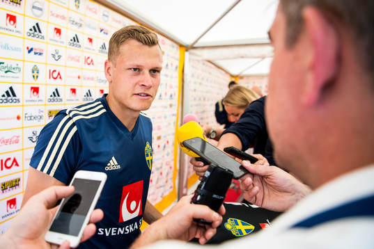 Viktor Claesson i mixed zone