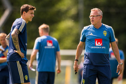 Victor Nilsson Lindelöf och förbundskapten Janne Andersson