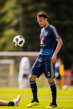 Albin Ekdal grinar illa