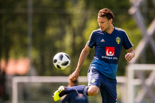 Albin Ekdal grinar illa