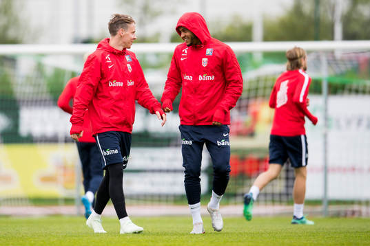 Stefan Johansen and Joshua King of Norway