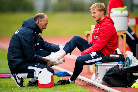 Mats Møller Dæhli of Norway with an injury