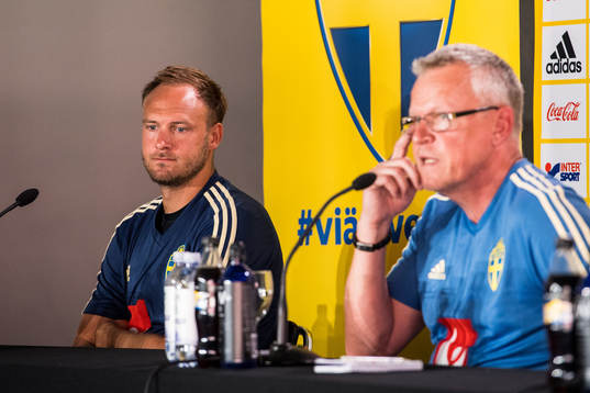 Sveriges Andreas Granqvist och förbundskapten Janne