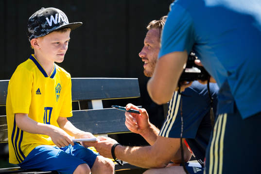 Gustav Svensson med en pojke från "Min Stora Dag"