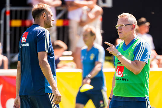 Andreas Granqvist och förbundskapten Janne Andersson