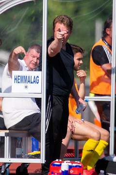 Ängelholms materialförvaltare Lars-Eric Heil agerar