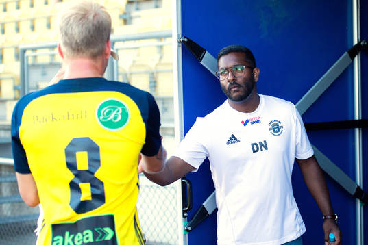 Ängelholms tränare Alexander Tengryd  tackar Kristoffer