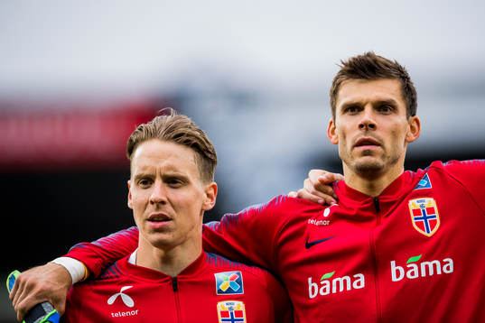 Stefan Johansen and goalkeeper Rune Almenning Jarstein of