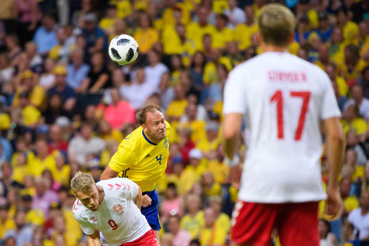 Danmarks Nicolai Jörgensen i nickduell med Sveriges
