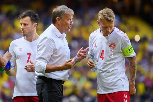 Danmarks William Kvist, förbundskapten Åge Hareide som