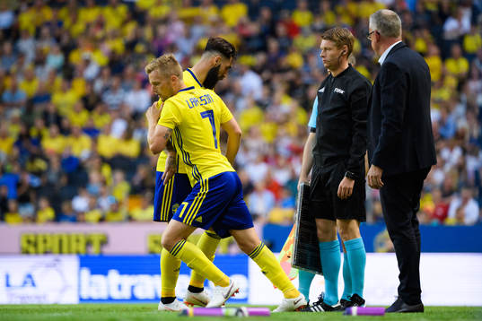 Sveriges Jimmy Durmaz byts ut mot Sebastian Larsson