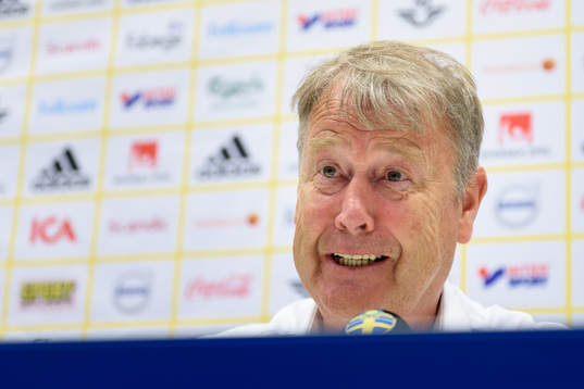 Danmarks förbundskapten Åge Hareide på en presskonferens