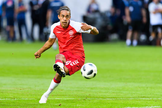 DanmarkYussuf Yuray Poulsen värmer upp innan