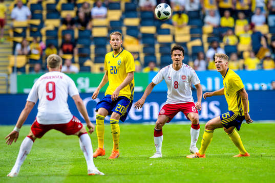 Danmarks Nicolai Jörgensen och Thomas Delaney i en kamp